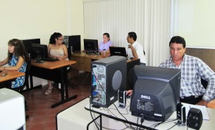 Cursos de computación para los compañeros del Stirt