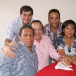 Ernesto, Gil, Lic.René, Víctor y Vicky Saldaña